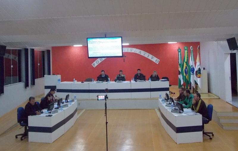 MAIORIA DOS VEREADORES QUESTIONAM PRESSA DO EXECUTIVO NA APROVAÇÃO DE PROJETOS